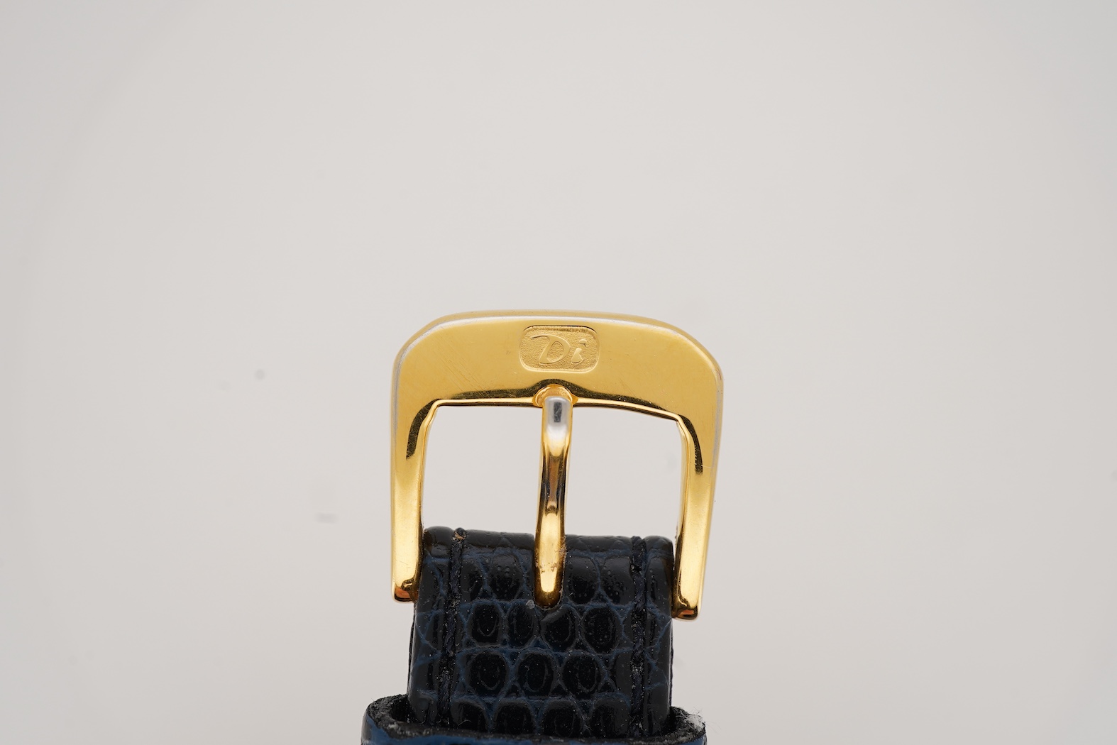 A lady's recent 18ct gold Swiss Baume & Mercier quartz wrist watch